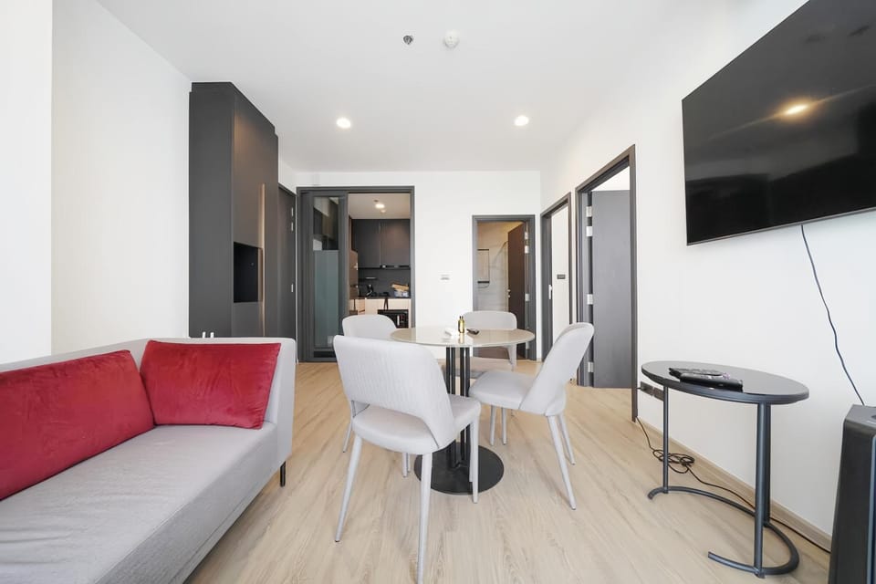 TV and multimedia, Living room, Seating area, Dining area