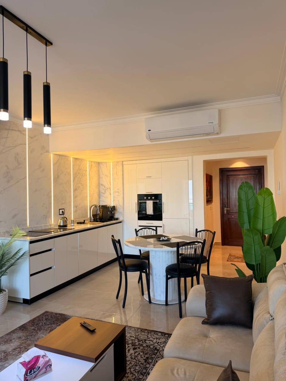 Kitchen or kitchenette, Dining area, air conditioner