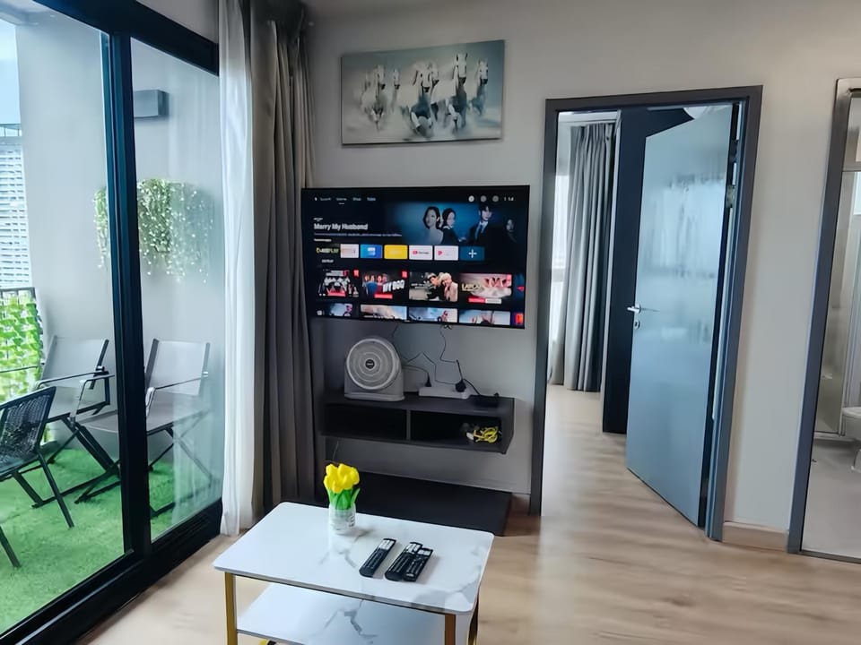 TV and multimedia, Living room, Seating area