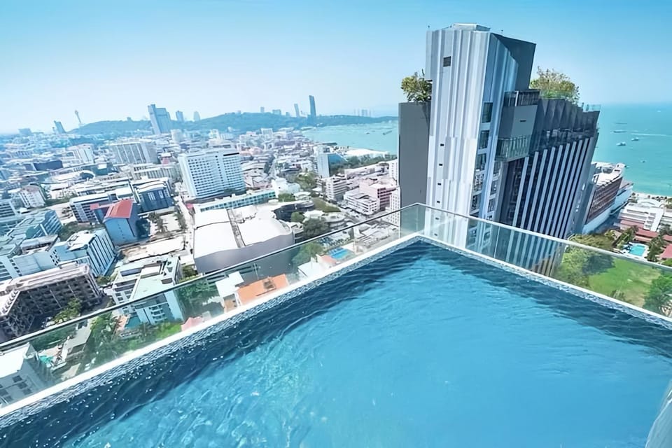 Property building, City view, Pool view, Sea view, Swimming pool