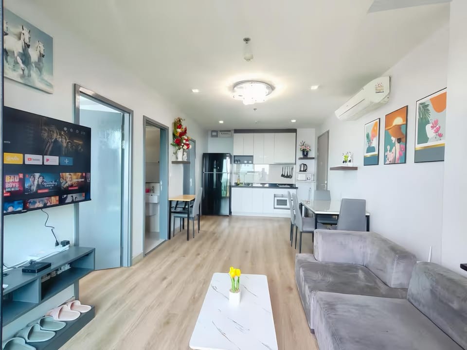 Kitchen or kitchenette, Living room, Seating area, Dining area