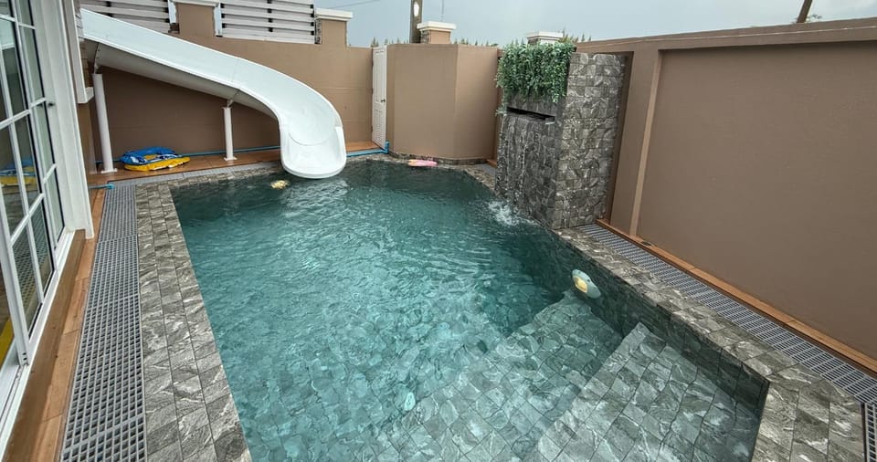 Swimming pool, Swimming pool