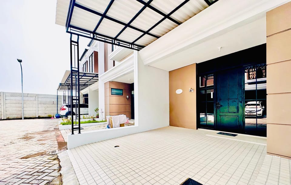 Property building, Day
