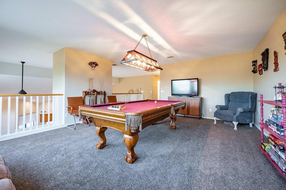 Billiard, Game Room