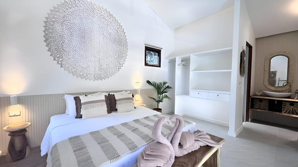 Bed, Photo of the whole room, Bedroom, towels, wardrobe