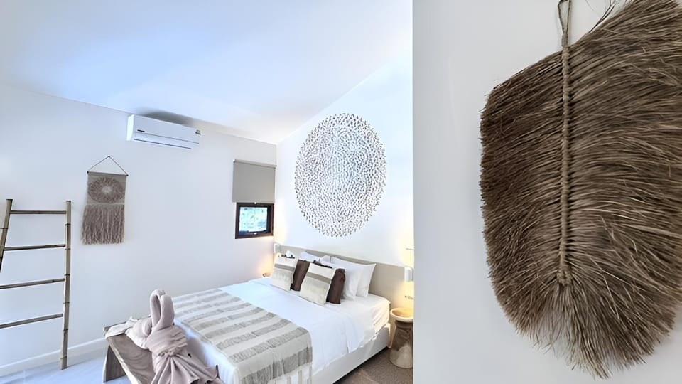 Bed, Photo of the whole room, Bedroom, towels, air conditioner