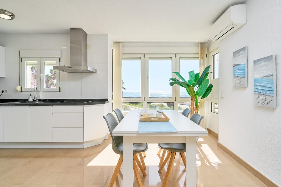 Property building, Kitchen or kitchenette, Living room