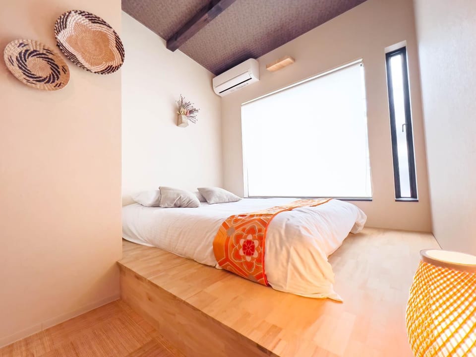 Bed, Bedroom, air conditioner