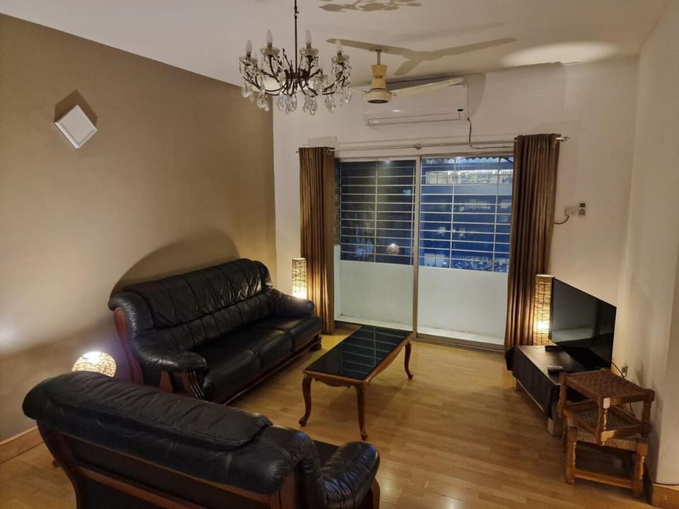 Luxurious and cozy flat in Dhanmondi Apartment in Dhaka