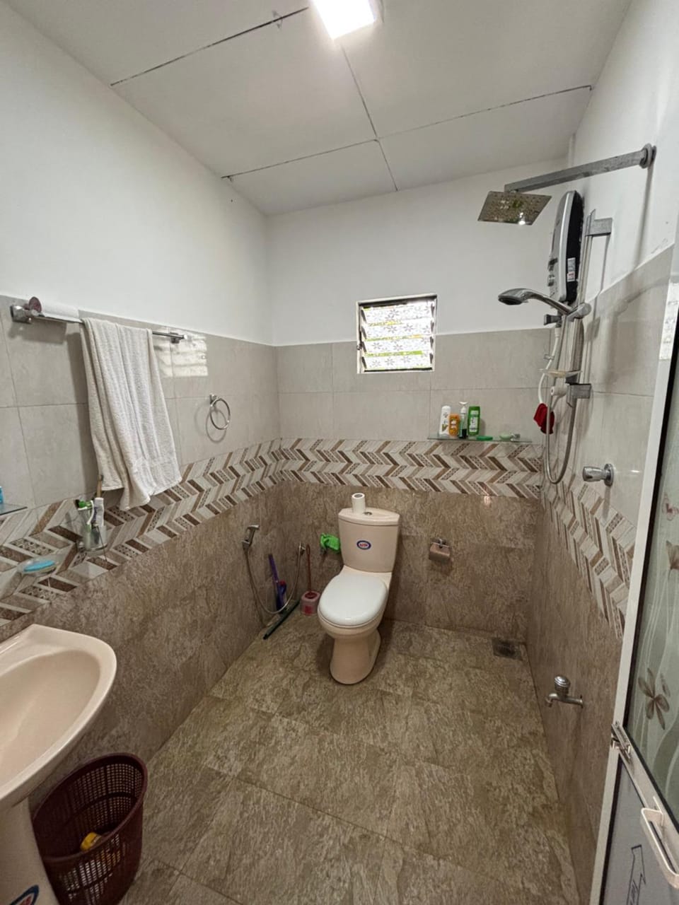 Shower, Toilet, Bathroom, towels