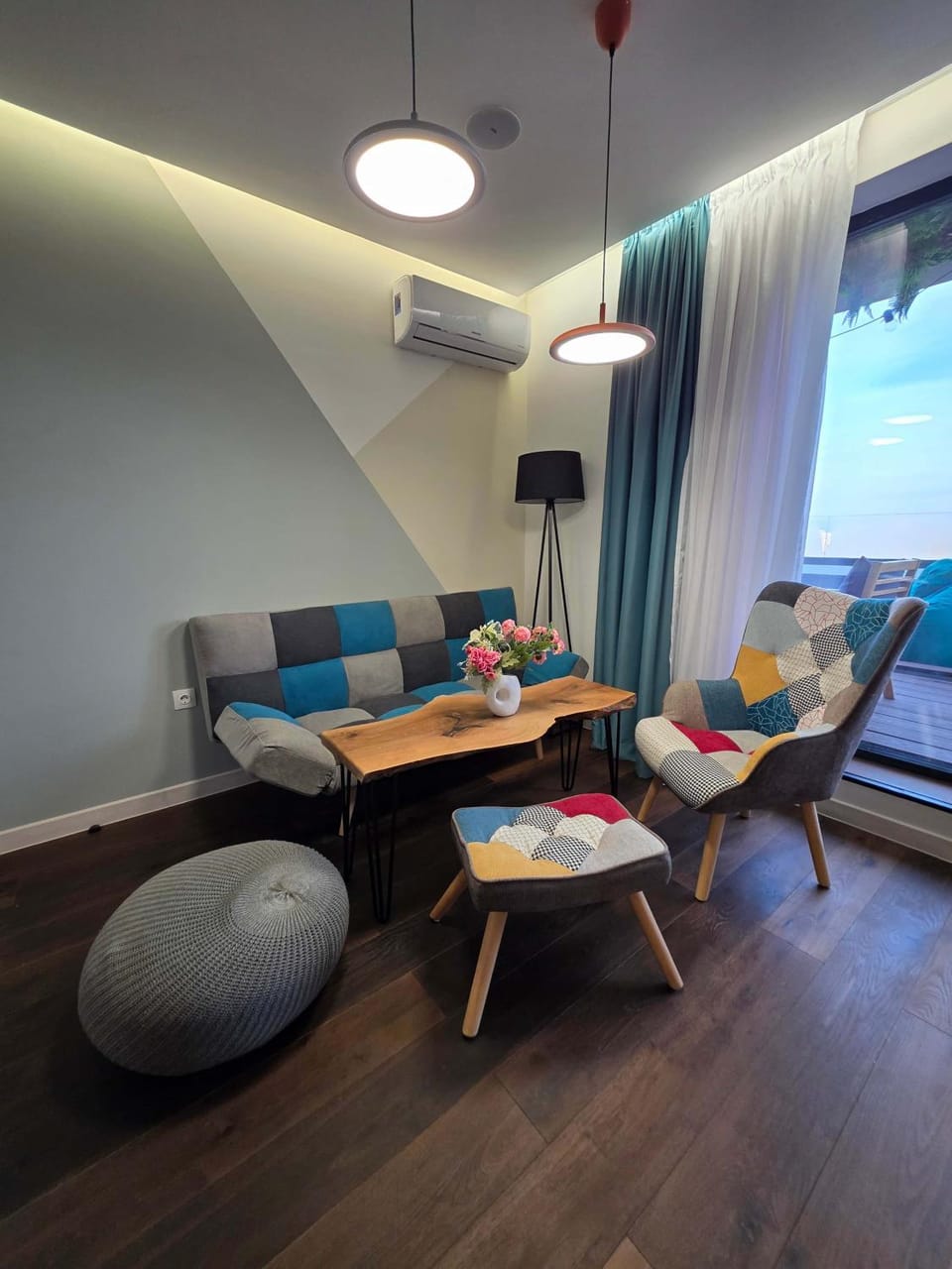 Living room, Seating area