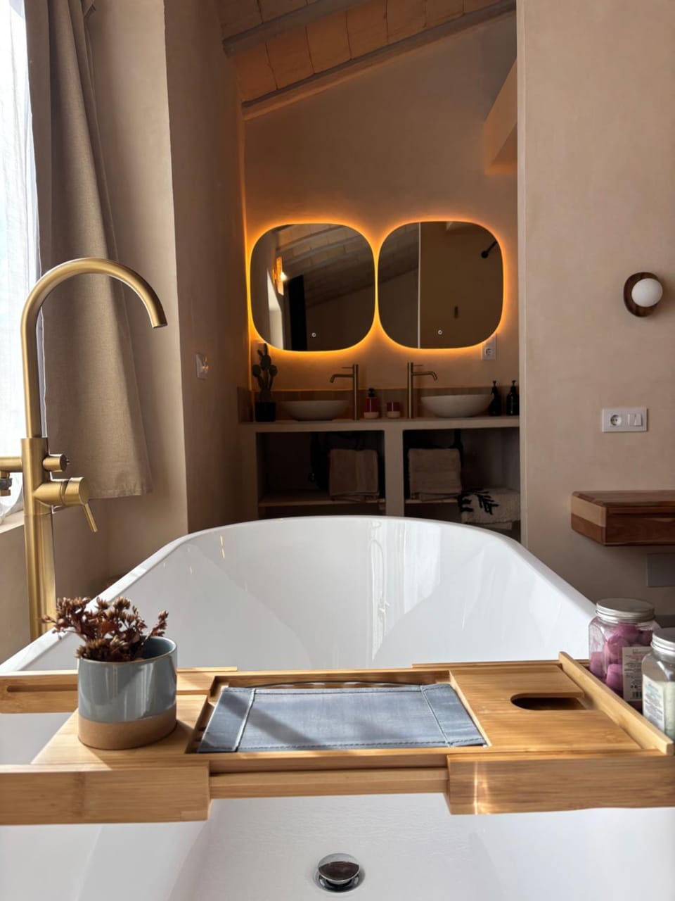 Bed, Bedroom, Bath