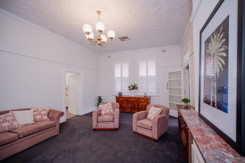 Upper Bliss - Family-Friendly 4BR by the Park House in Tamworth