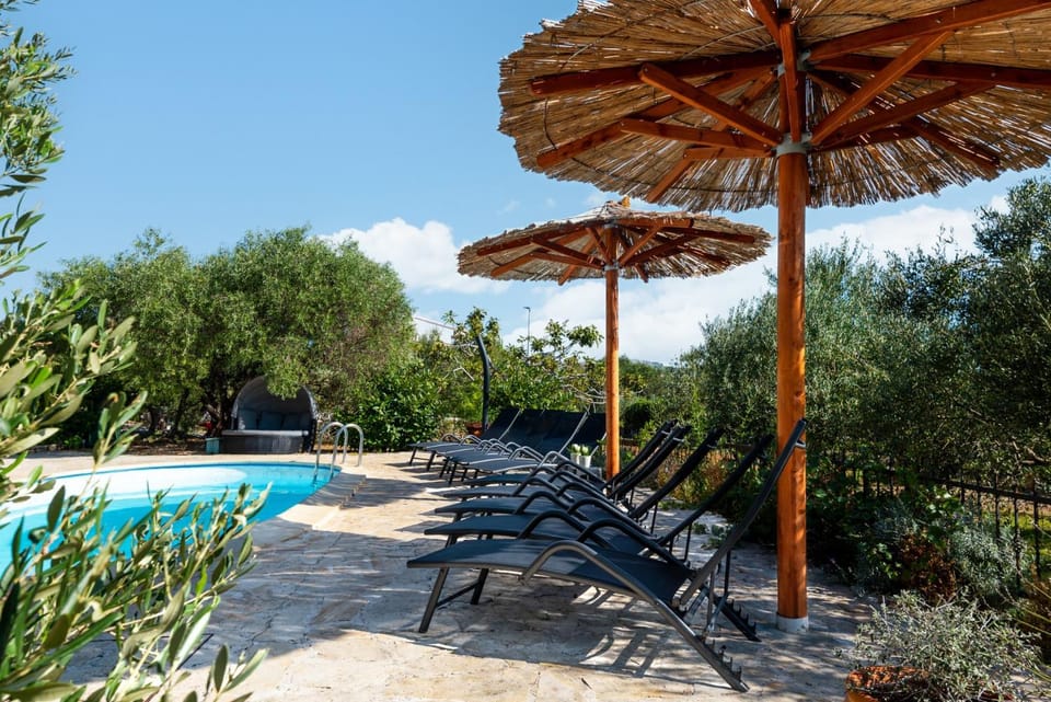 Rogoznička oaza 2 in Zečevo Rogozničko - Haus für 16 Personen Villa in Šibenik-Knin County, Croatia