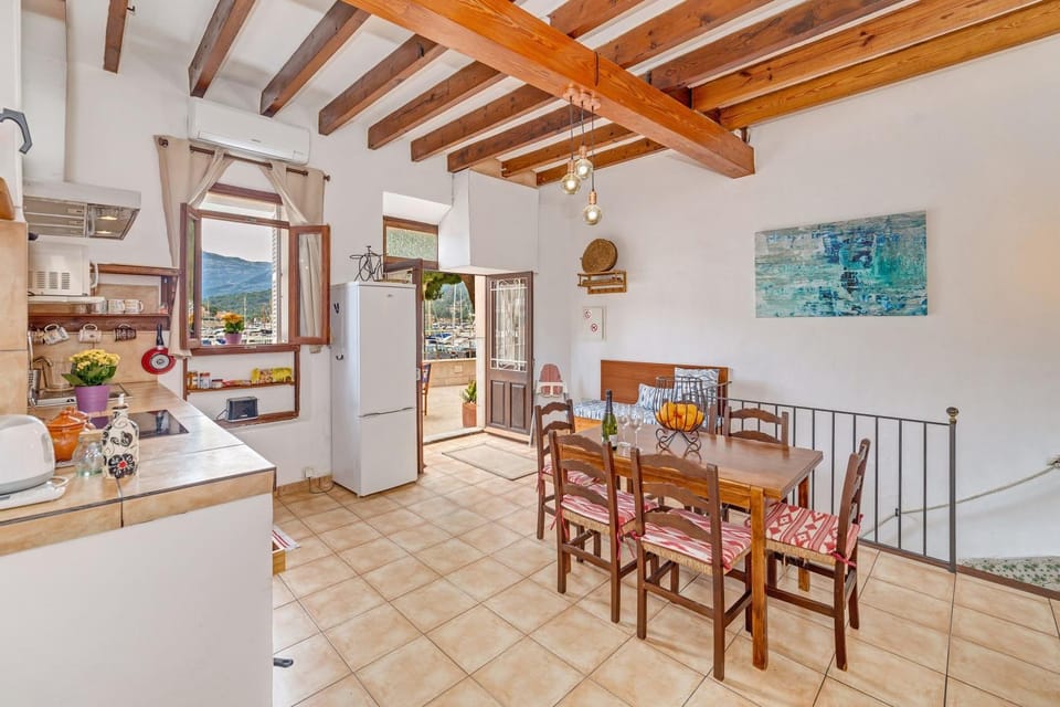 Property building, Kitchen or kitchenette, Living room