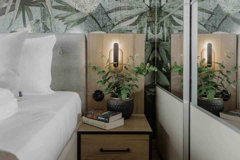 Bed, Living room, Photo of the whole room, Bedroom