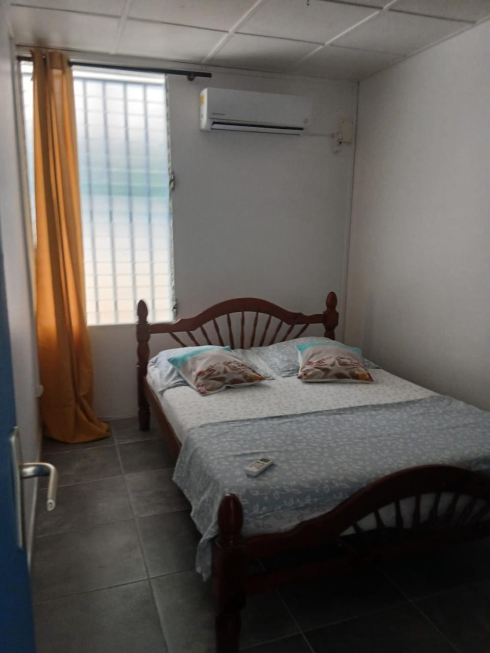 Bed, Bedroom, air conditioner