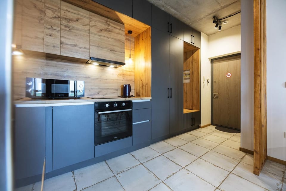 Coffee/tea facilities, Kitchen or kitchenette, oven, stove