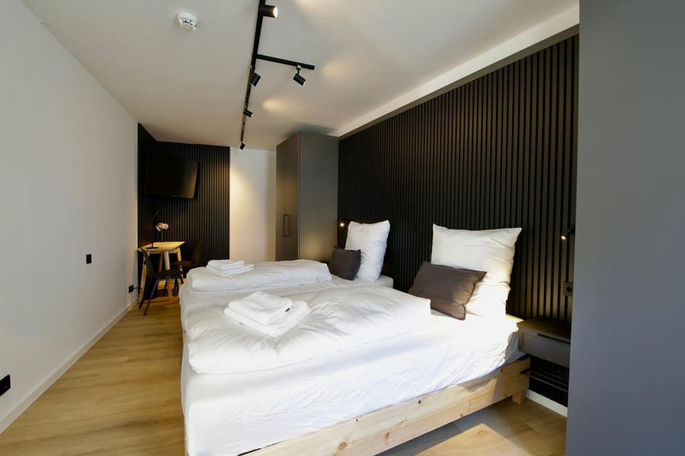 Bed, Photo of the whole room, Bedroom, towels