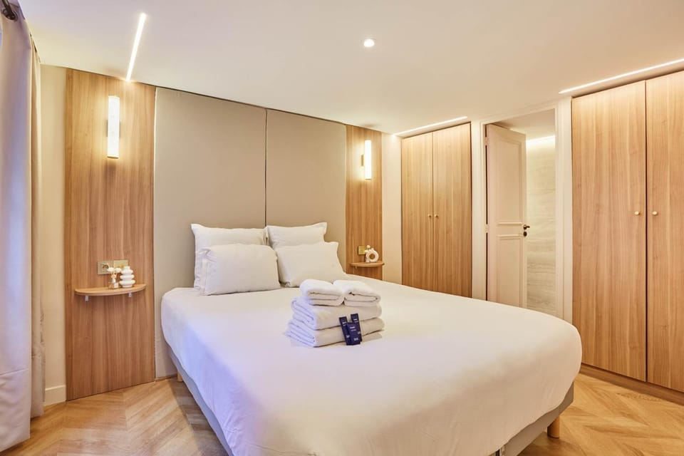 Bedroom, wardrobe
