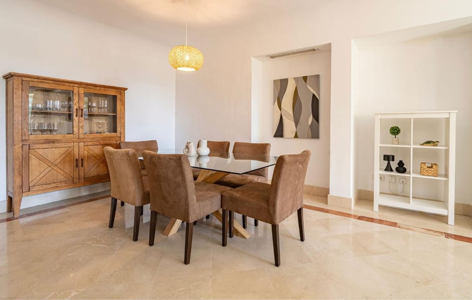 Seating area, Dining area