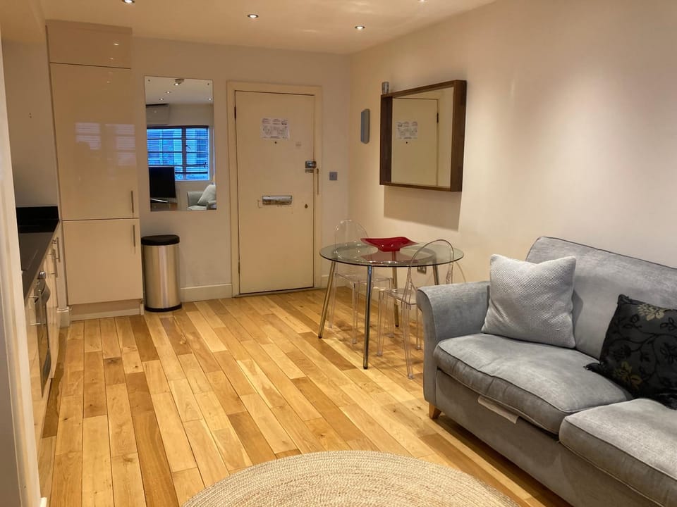 NELL GWYNN HOUSE - Cosy One Bedroom Apartment with AC, Sloane Square, London Apartment in City of Westminster