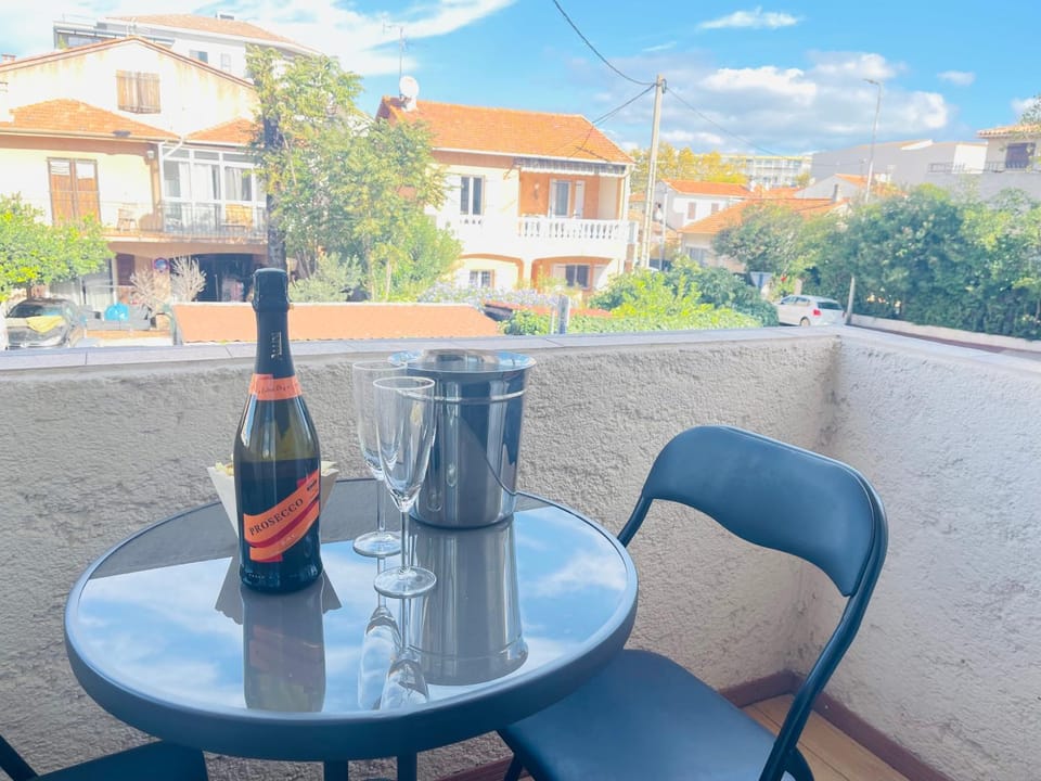 Charmant studio 100 m de la plage Apartment in Fréjus