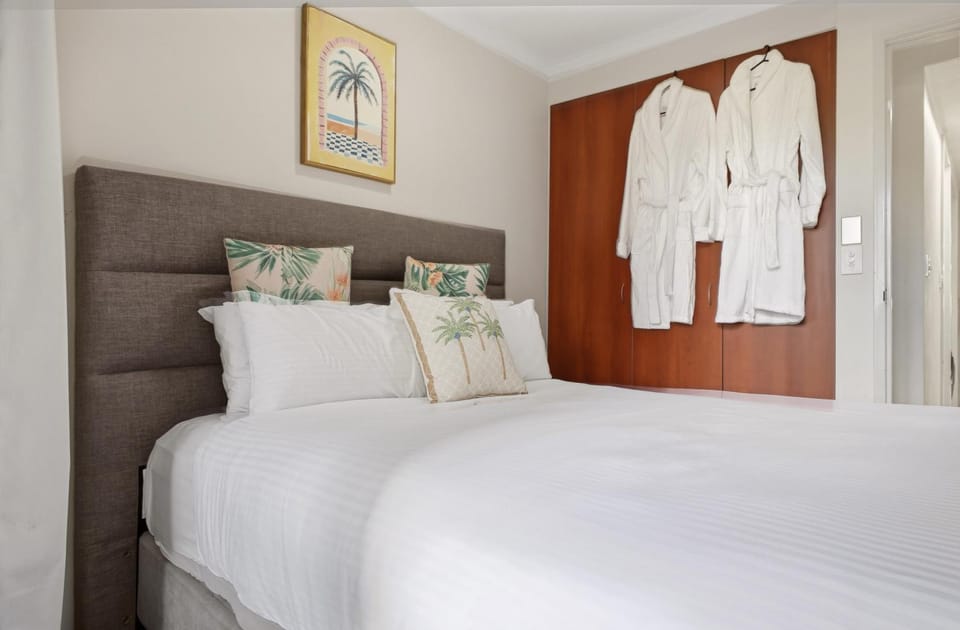Bedroom, wardrobe