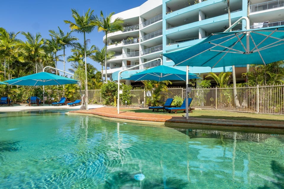 Pool view, Swimming pool, sunbed