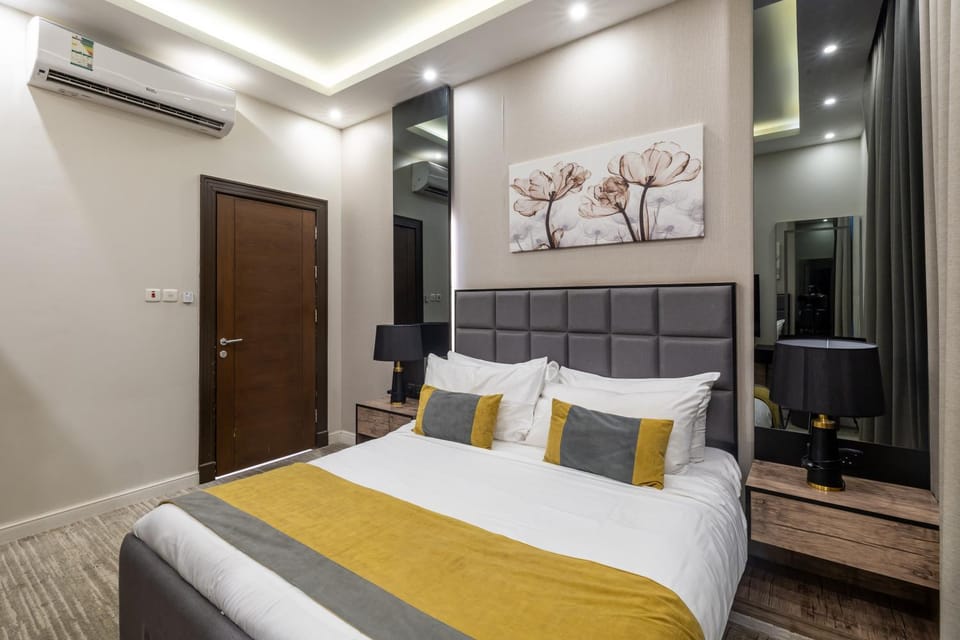 Bed, Photo of the whole room, Bedroom, air conditioner
