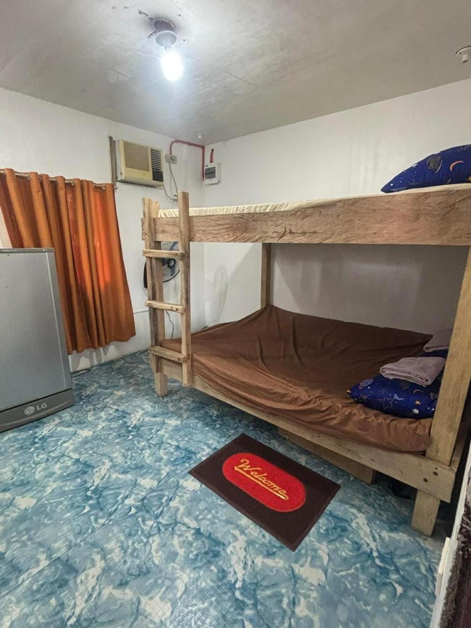 Bedroom, bunk bed