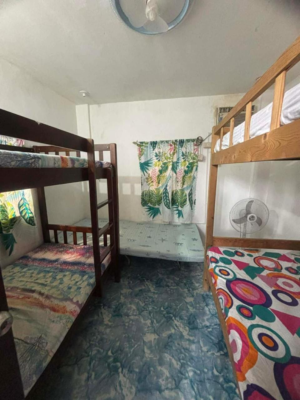 Bedroom, bunk bed