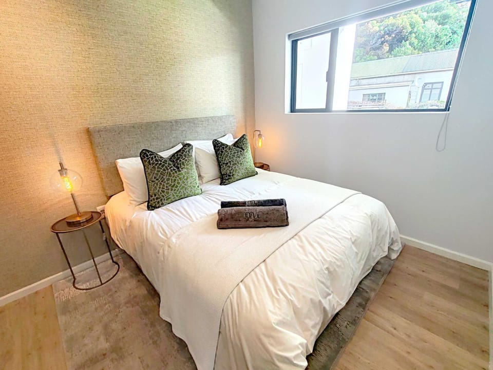 Wavescapes Stylish Beach Getaway Apartment in Cape Town