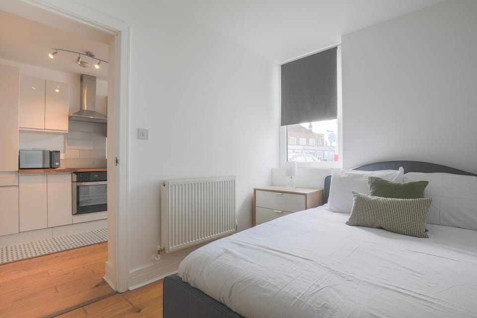 ENTR - Ground Floor Apartments in Windsor Apartment in Windsor
