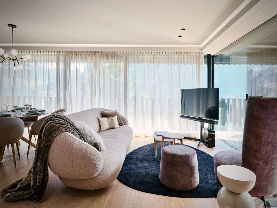 TV and multimedia, Seating area