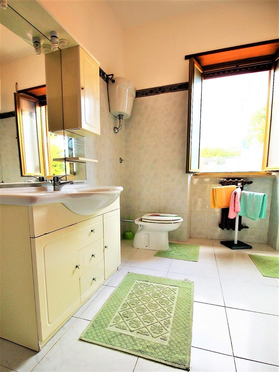Shower, Toilet, Bathroom, Bath, towels