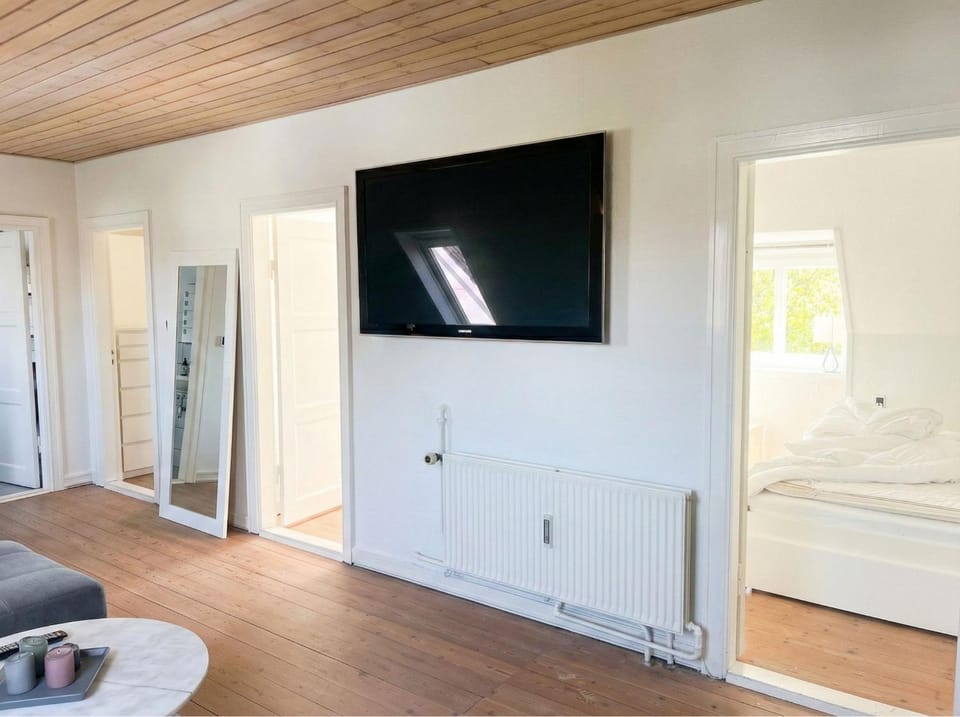 Communal lounge/ TV room, TV and multimedia, Living room, Entertainment