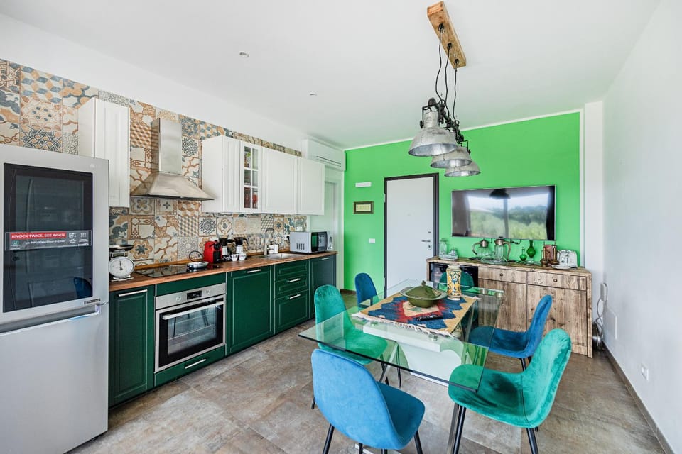 Coffee/tea facilities, Kitchen or kitchenette, Living room, Seating area, Dining area, dishwasher, oven, stove, toaster