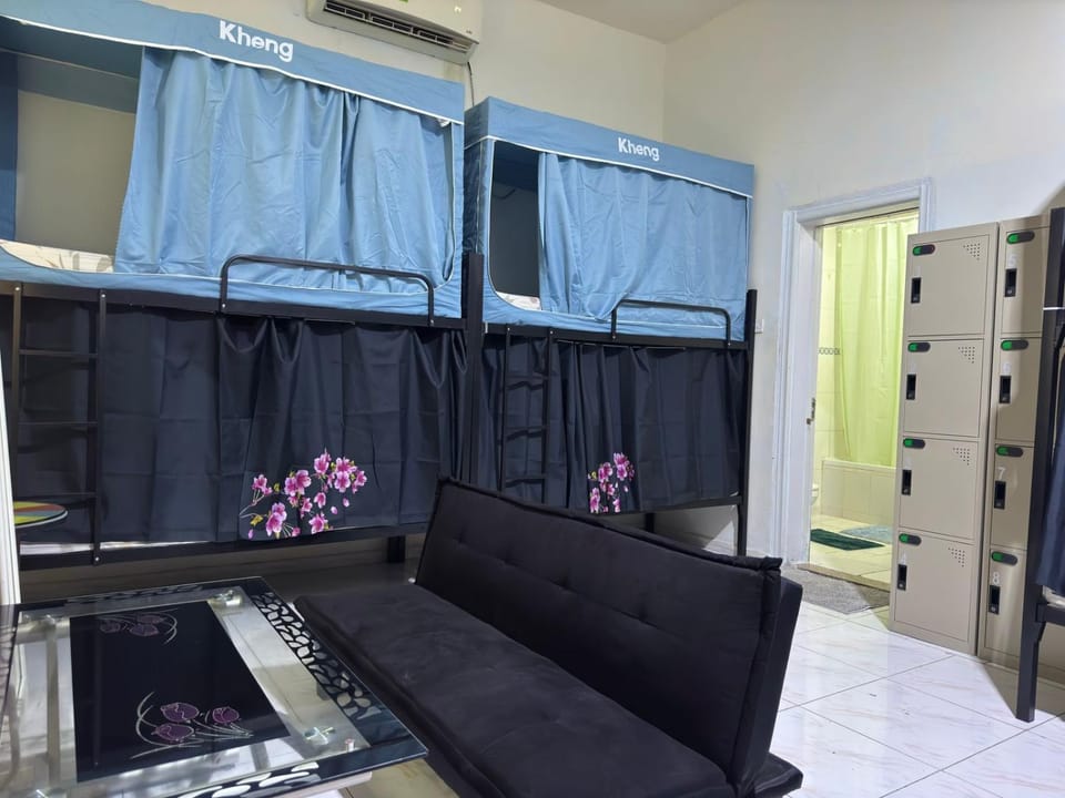 Group-Friendly Private Room with Bunk Beds - NO PARKING Hostel in Abu Dhabi