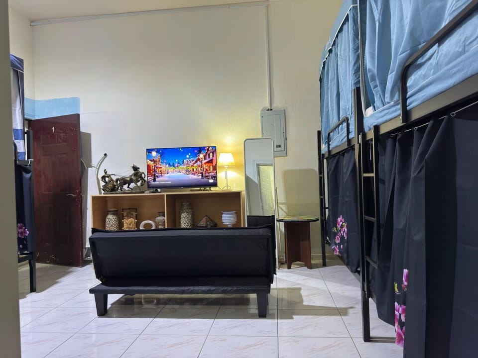 Group-Friendly Private Room with Bunk Beds - NO PARKING Hostel in Abu Dhabi