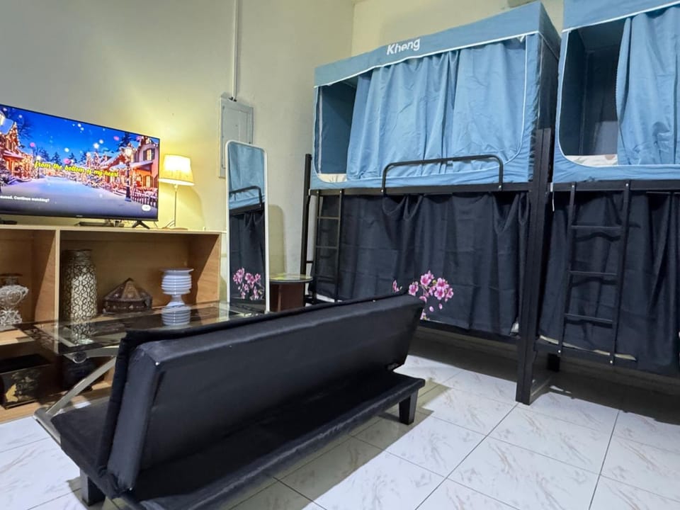 Group-Friendly Private Room with Bunk Beds - NO PARKING Hostel in Abu Dhabi