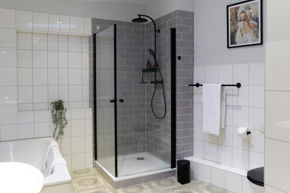 Shower, Bathroom, Bath, towels