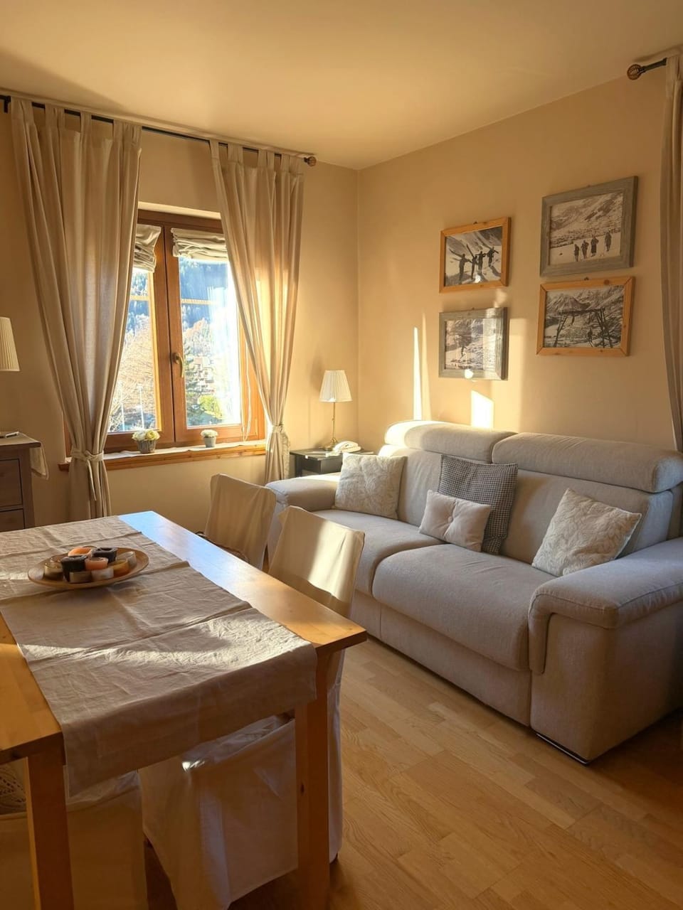 Seating area, Dining area