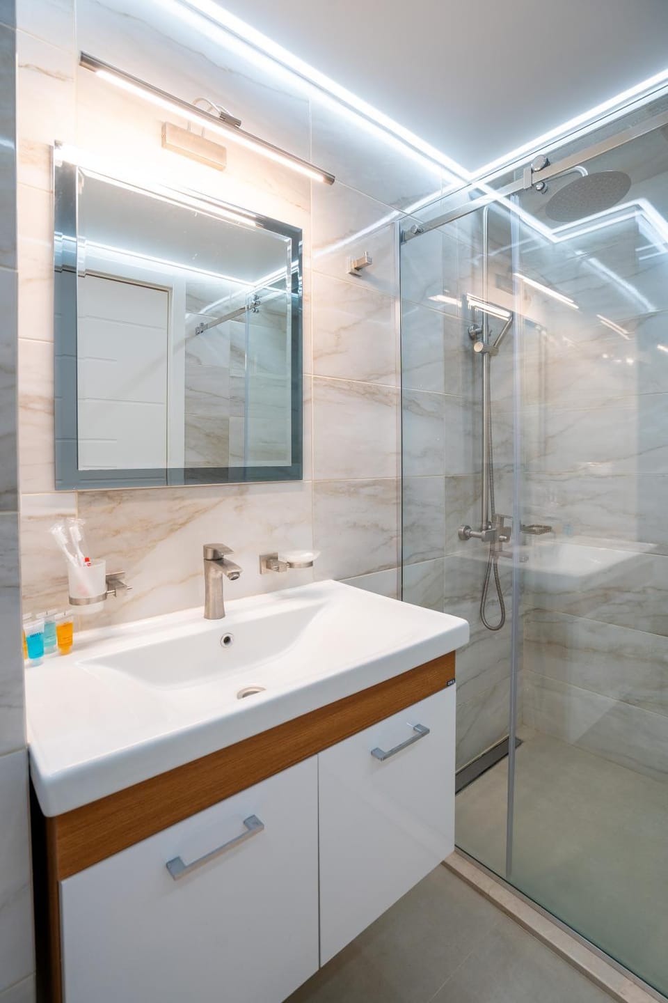 Shower, Bathroom, towels