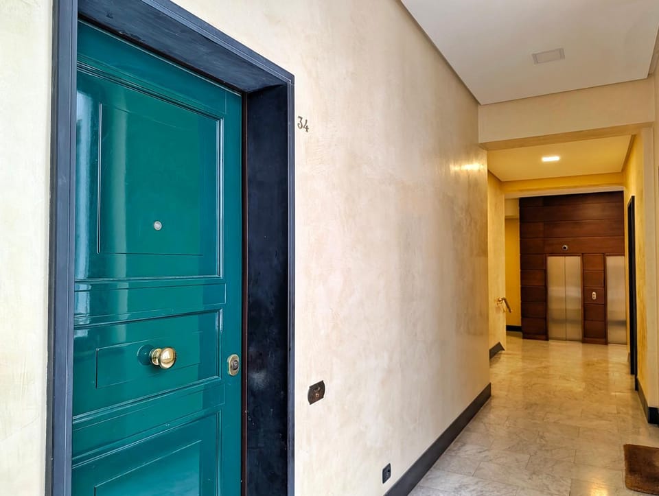 Facade/entrance, elevator