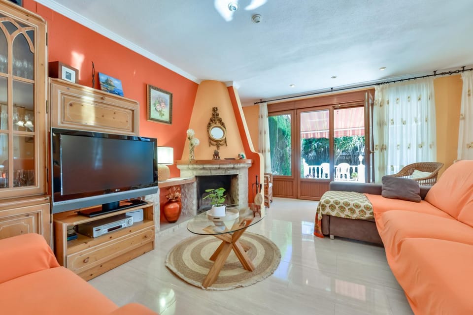 Communal lounge/ TV room, Living room