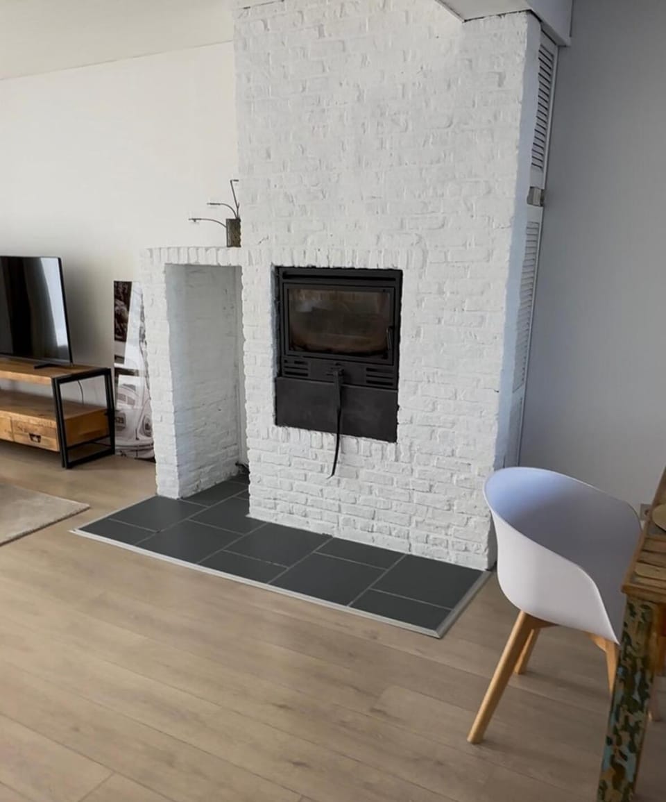 Antwerp West Side, Fireplace Apartment in Antwerp