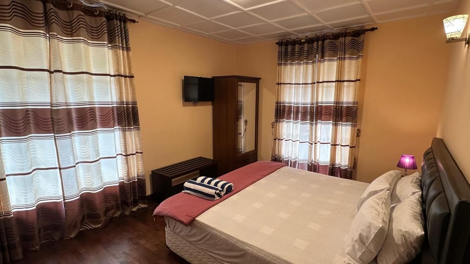 Communal lounge/ TV room, TV and multimedia, Photo of the whole room, Evening entertainment, Bedroom
