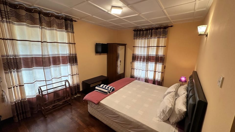 TV and multimedia, Photo of the whole room, Bedroom, towels