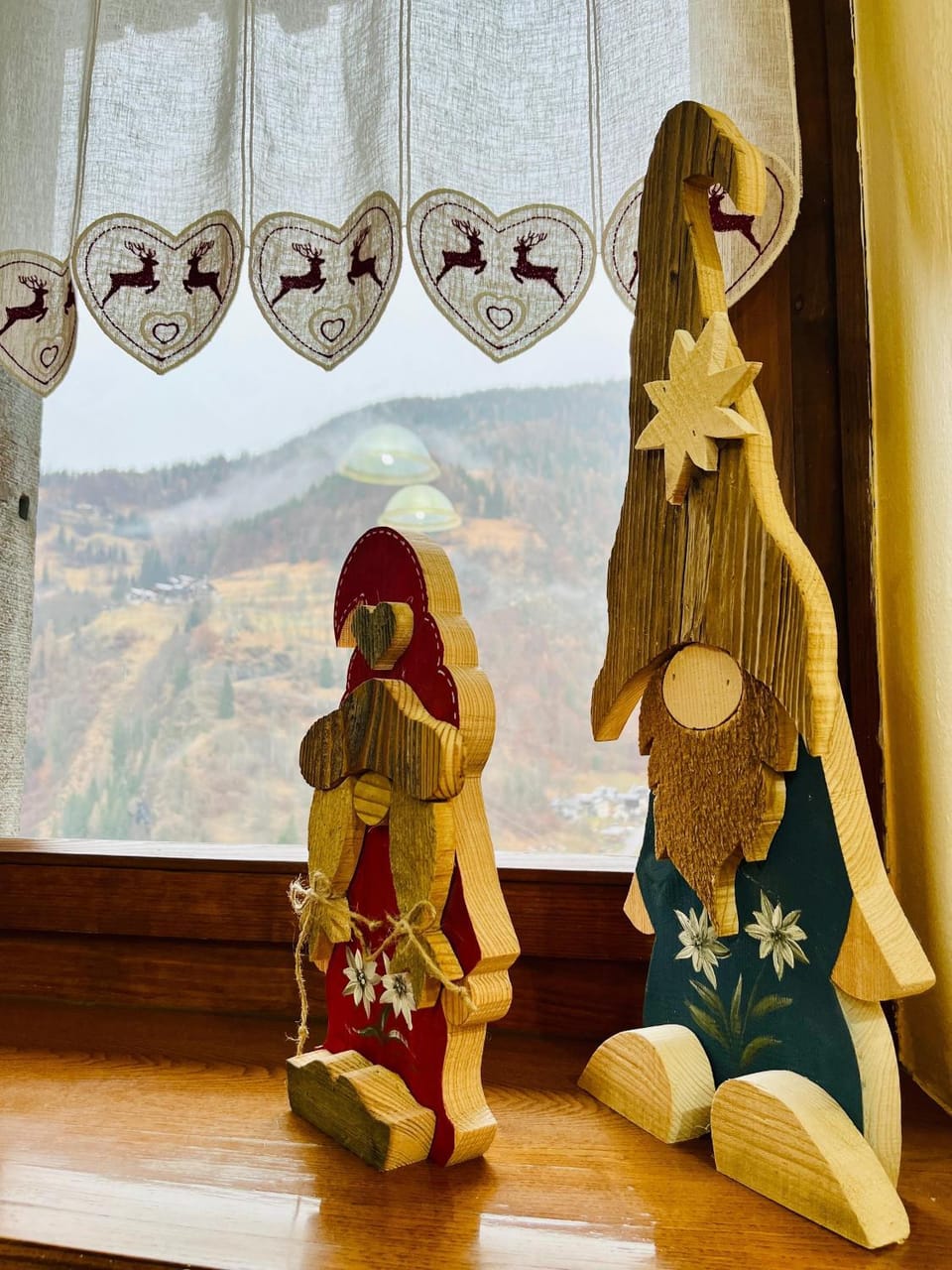 Decorative detail, Mountain view